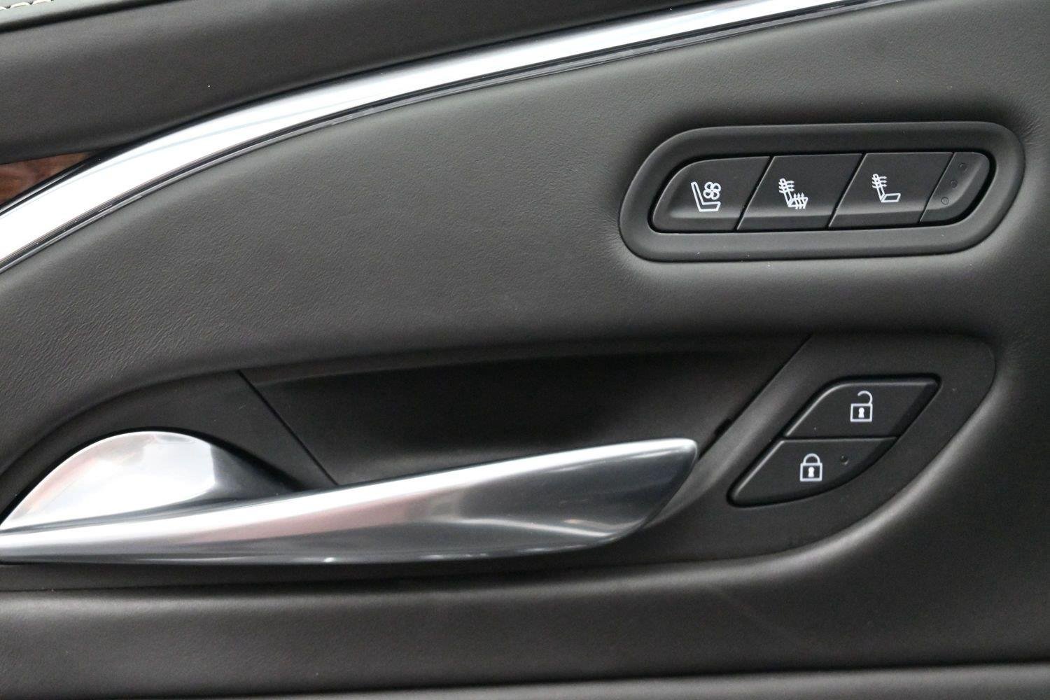 Used 2021 CRYSTAL WHITE TRICOAT Cadillac Sport Platinum image 13