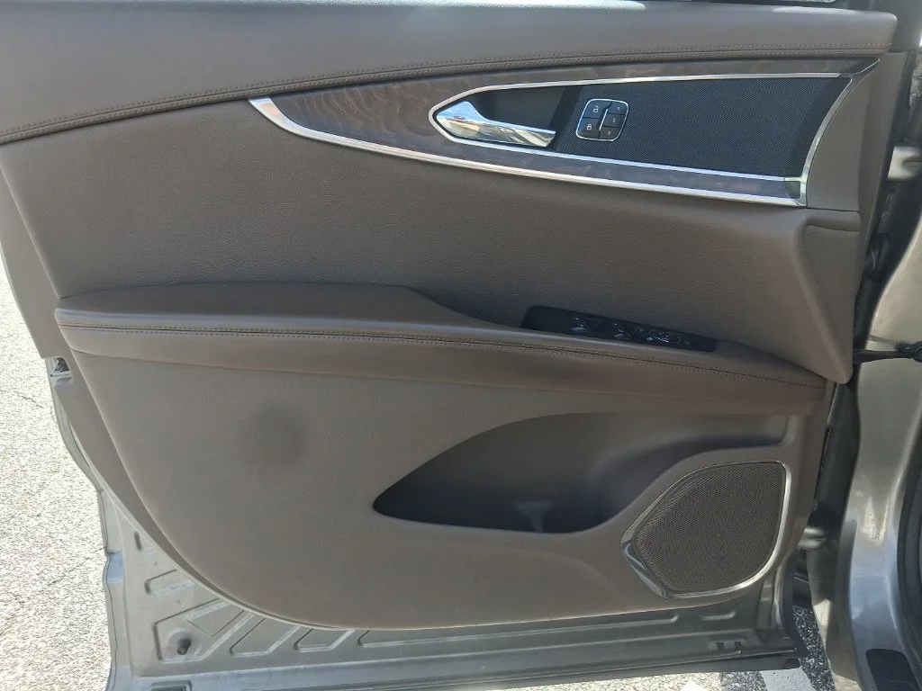 Used 2016  Lincoln Reserve image 24