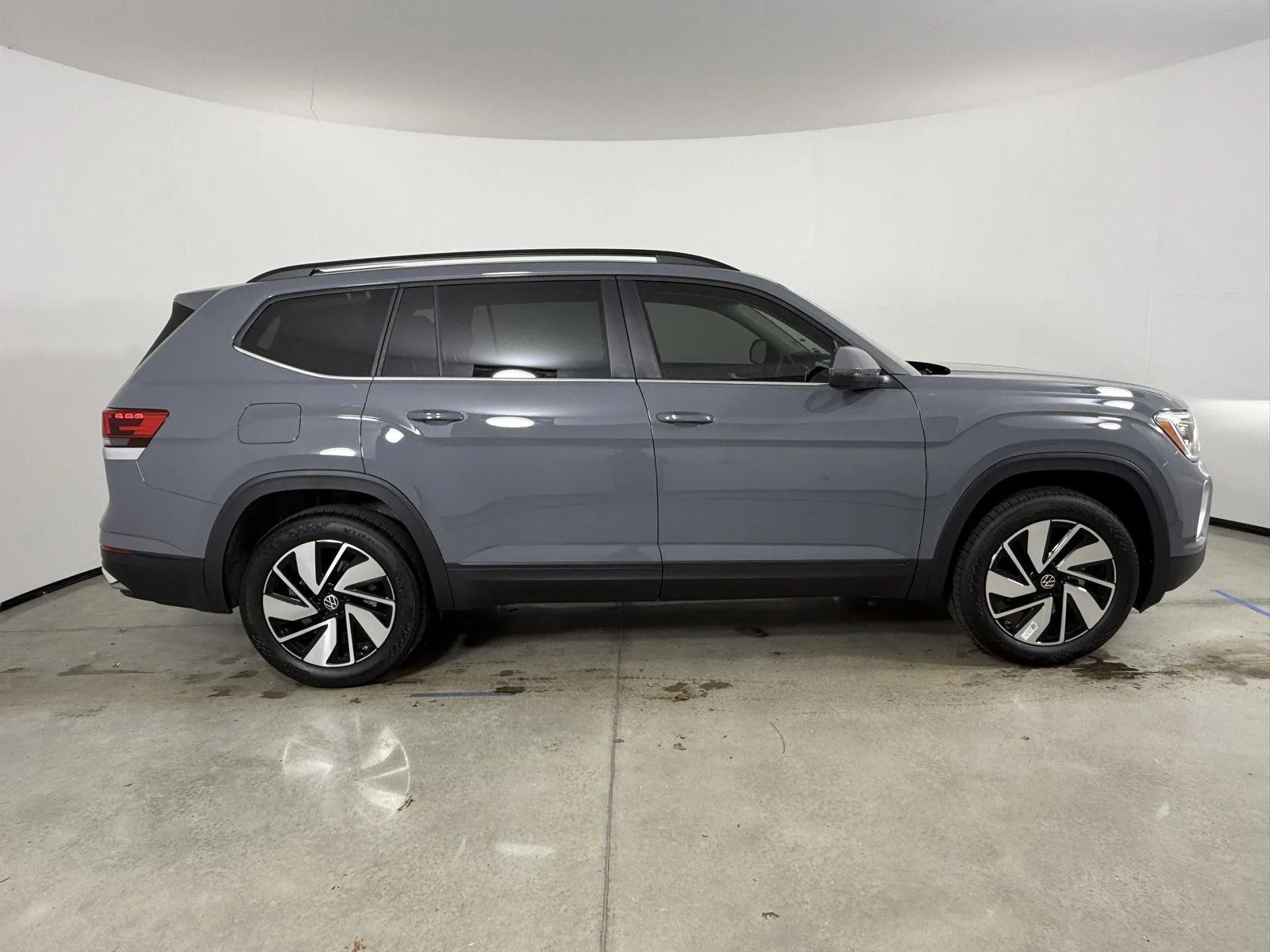 New 2026 Pure Gray Volkswagen 2.0T SE w/Technology image 4