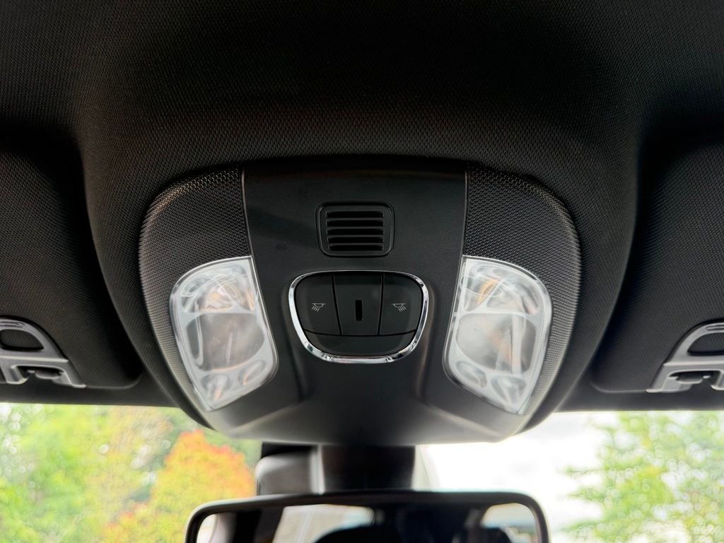 Used 2024 White Jeep Latitude image 27
