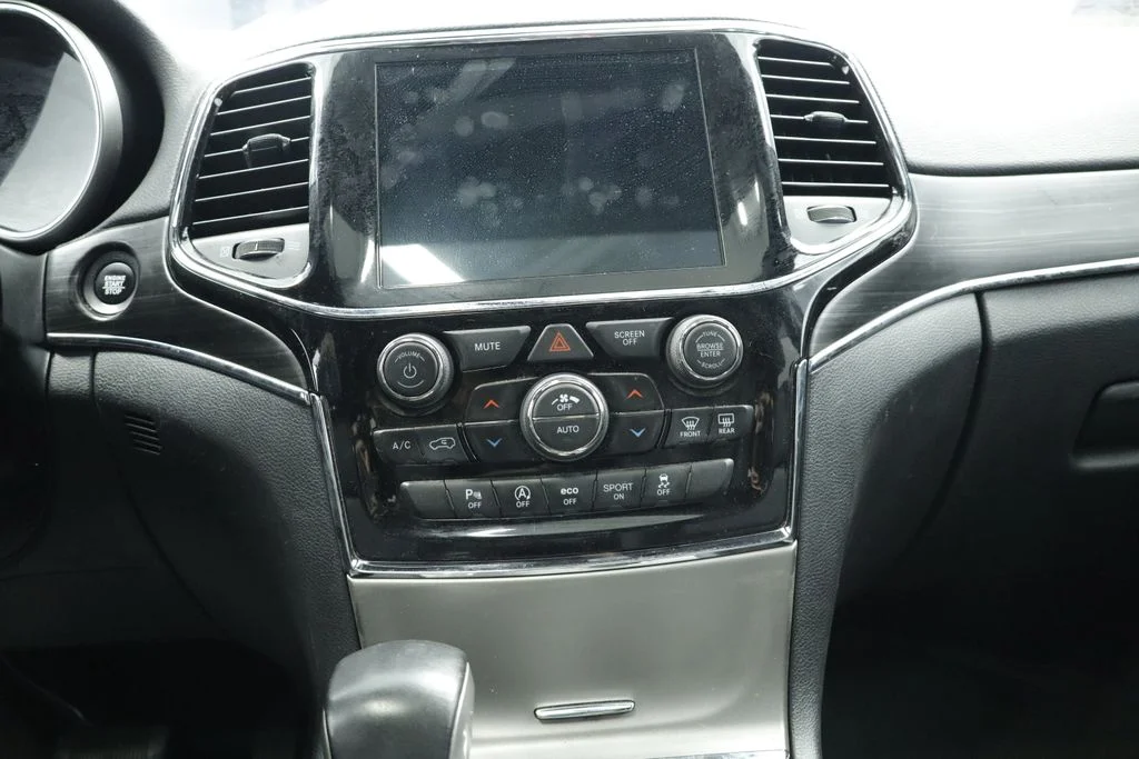 Certified Used 2020 Gray Jeep Limited image 29
