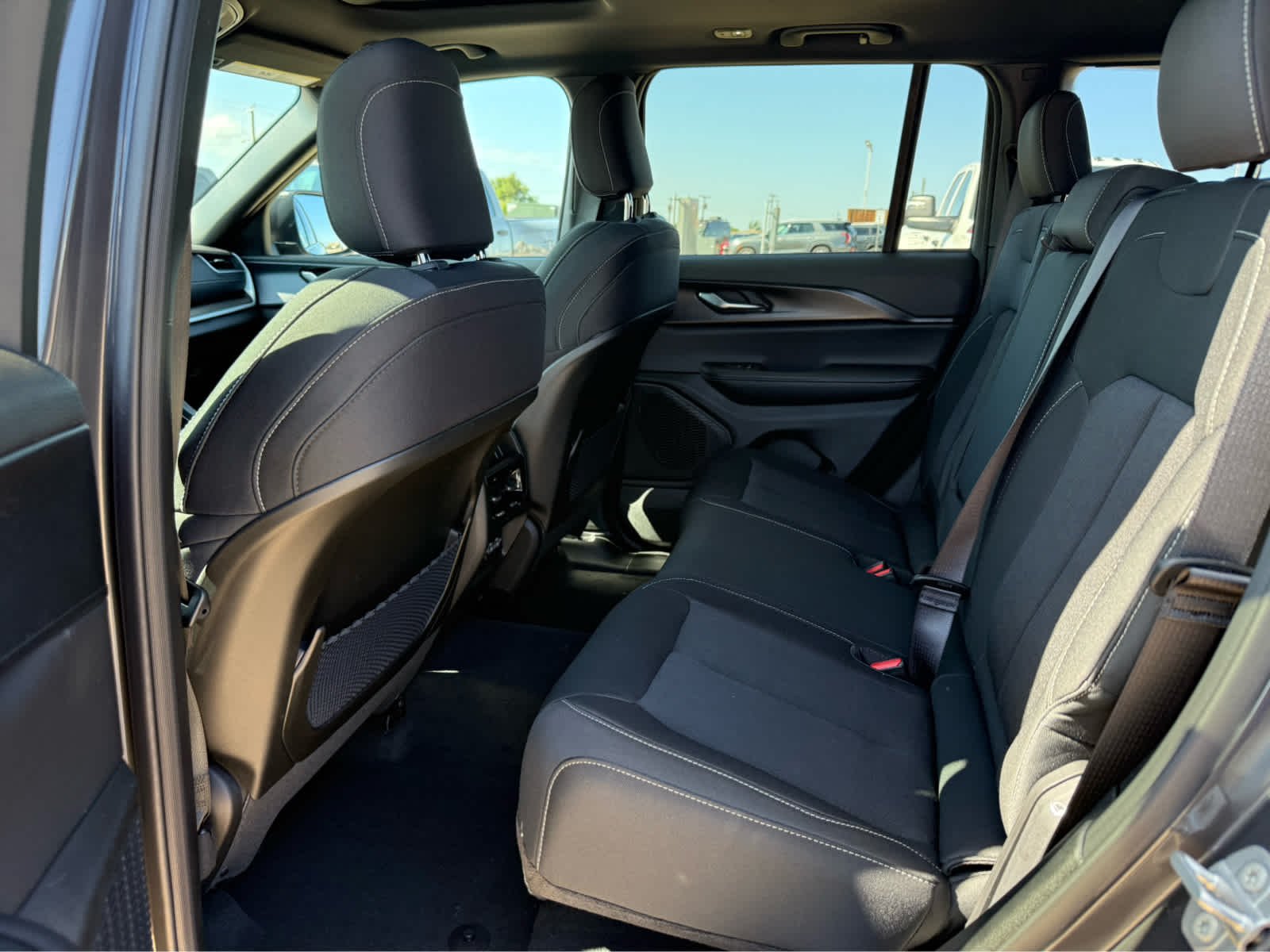 New 2026 Baltic Gray Metallic Clear-Coat Exterior Paint Jeep Laredo X image 11