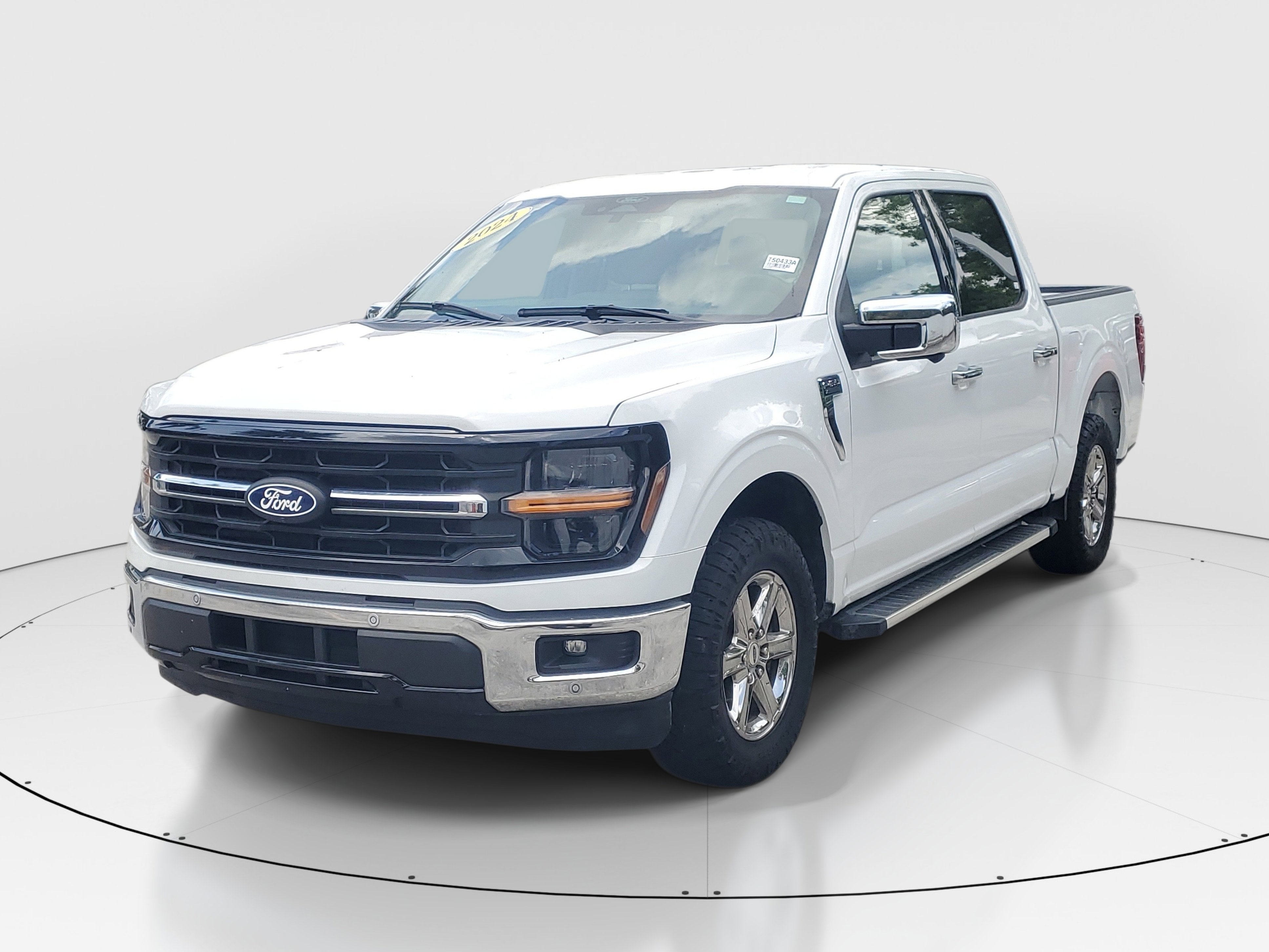 Used 2024 Oxford White Ford XLT image 3