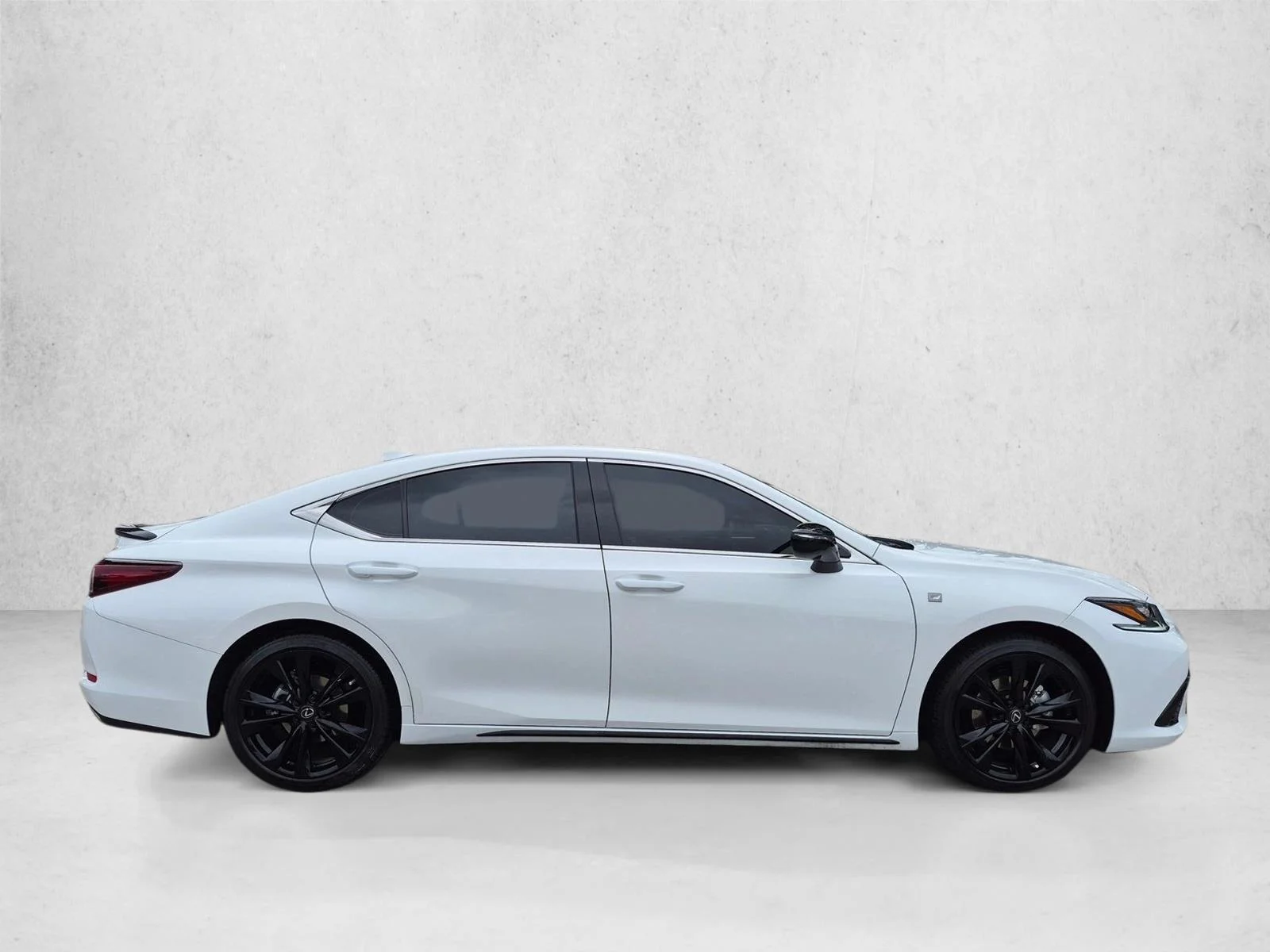 Certified Used 2025 Ultra White Lexus F SPORT HANDLING image 4