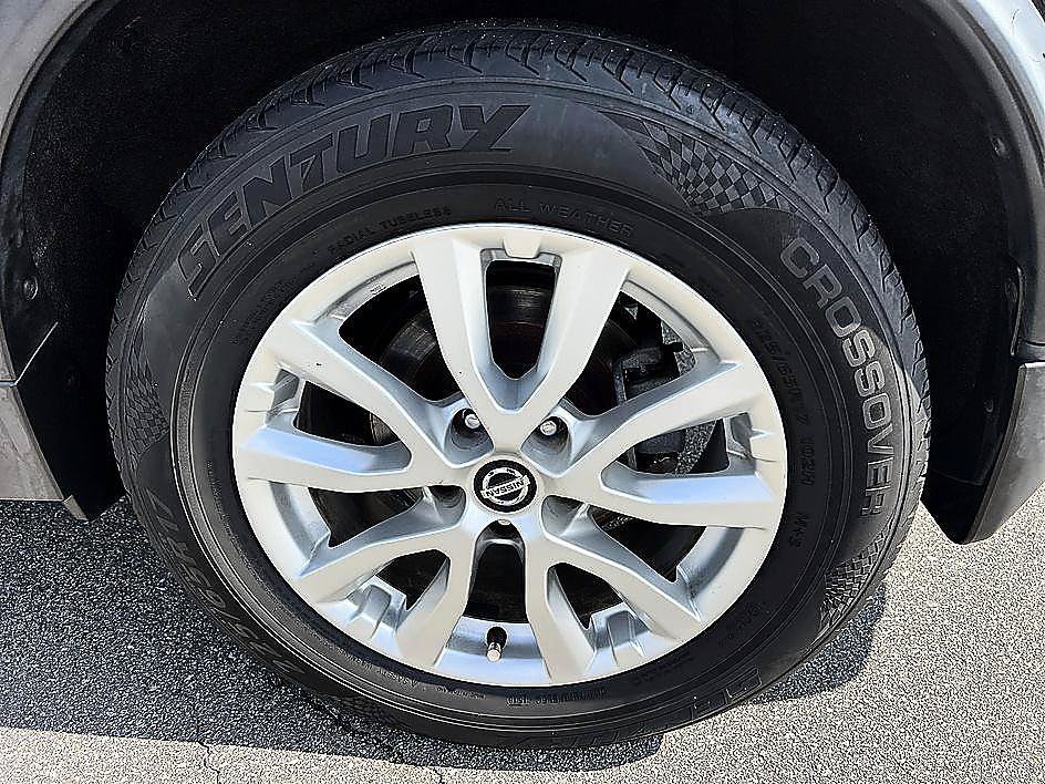 Used 2019 Magnetic Black Pearl Nissan S image 10