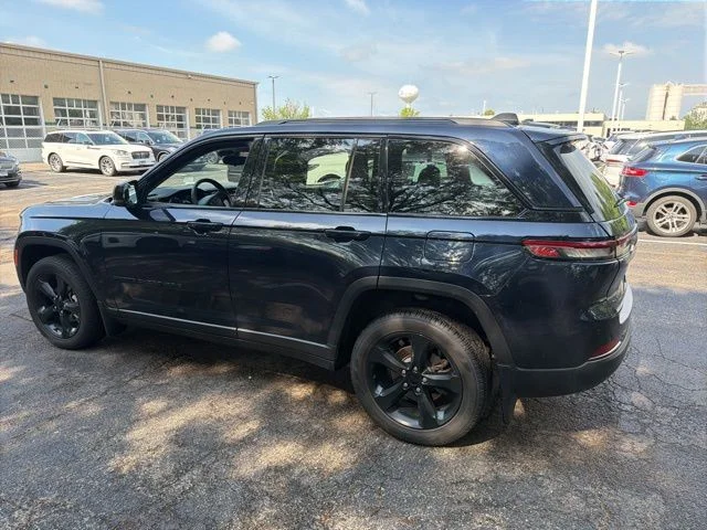 Used 2023 Midnight Sky Jeep Limited image 2