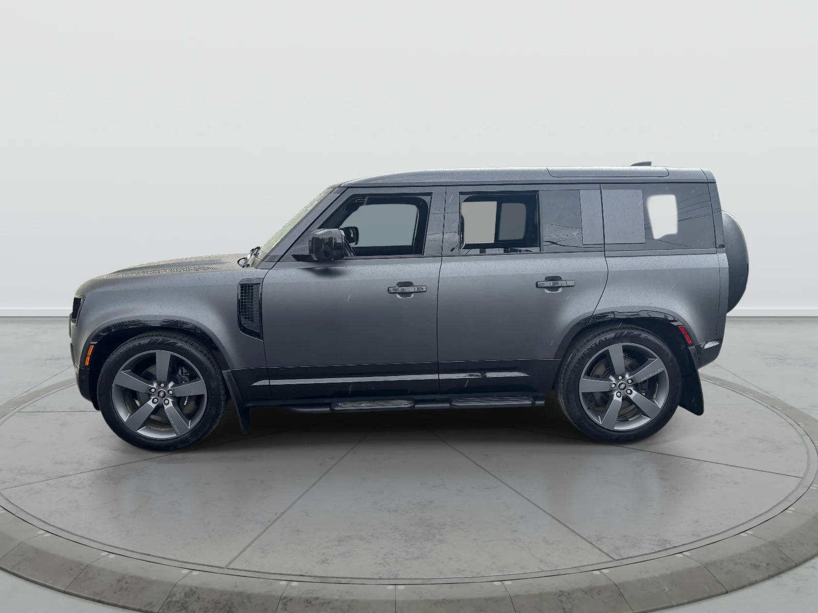 Used 2025 Gray Land Rover V8 image 4
