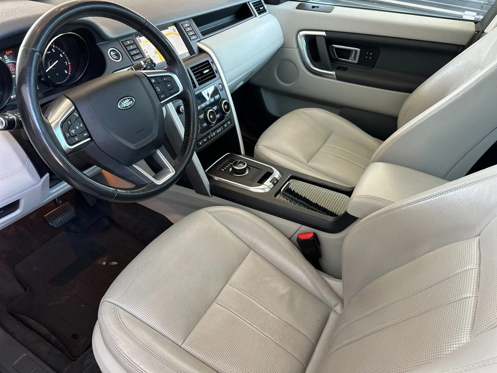 Used 2018  Land Rover HSE image 9