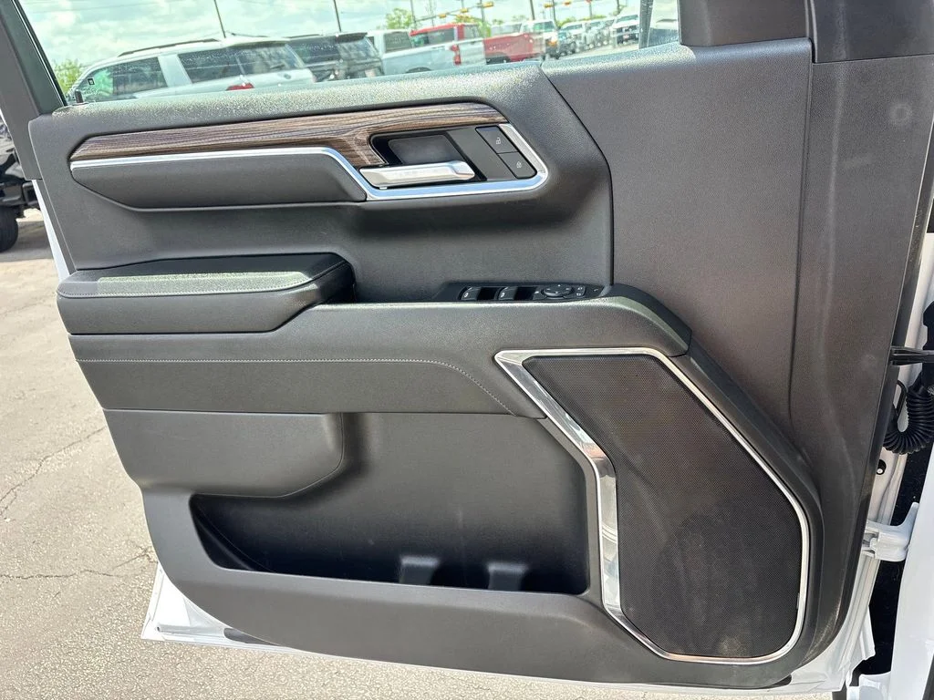 Used 2024 White Chevrolet LT image 22