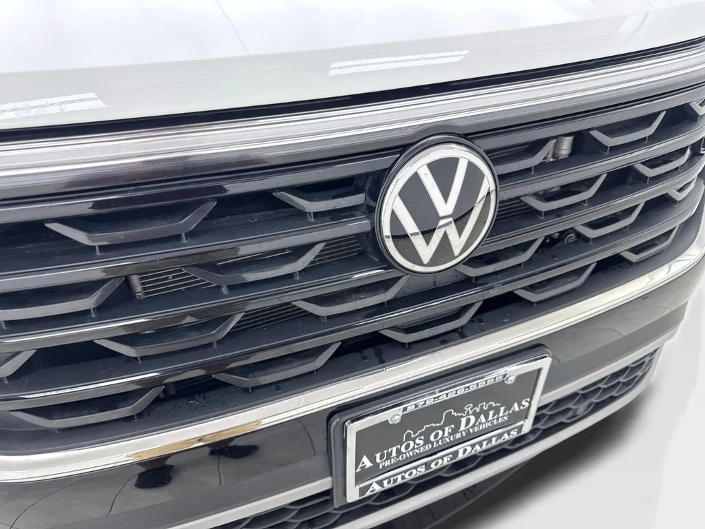 Used 2025 White Volkswagen 2.0T SE w/Technology image 26