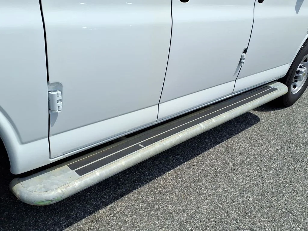 Used 2025 White Chevrolet Work Van image 28