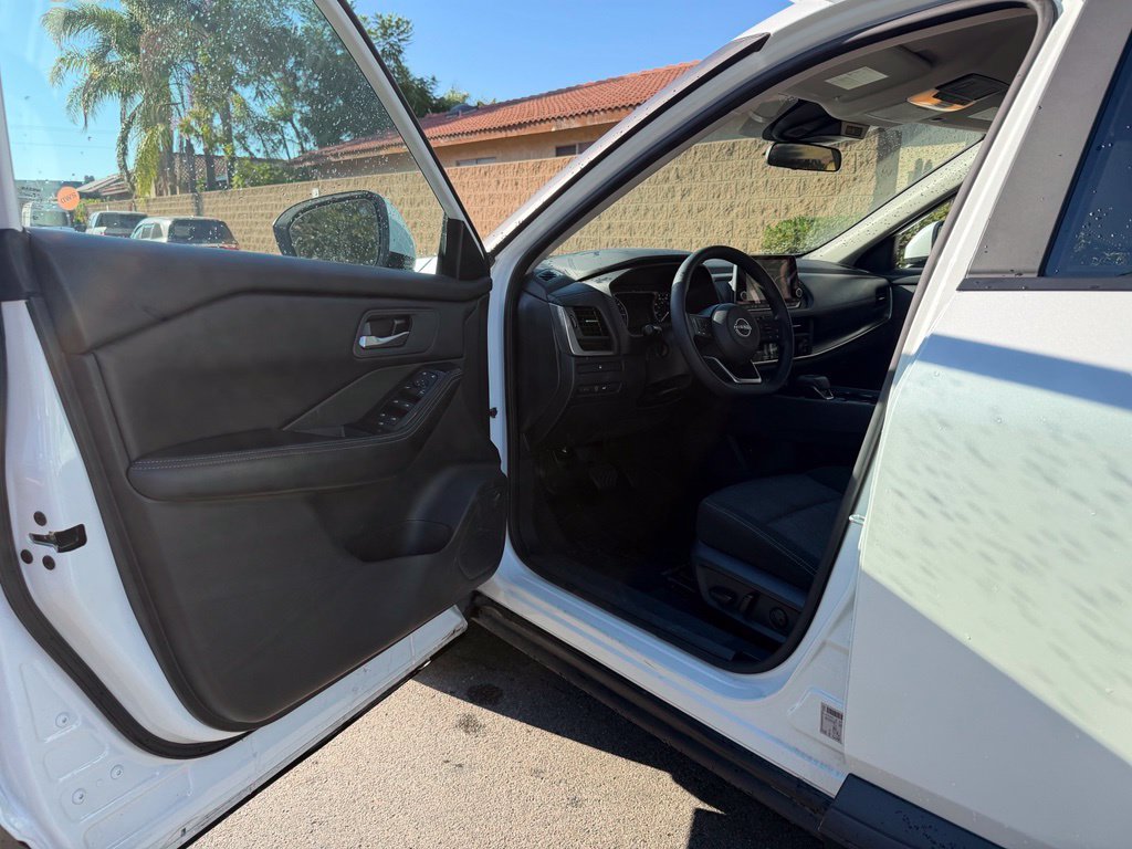Used 2024 White/off-white Nissan SV image 19