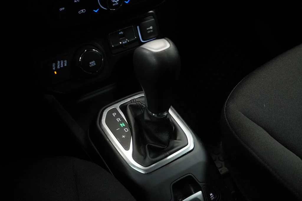Used 2023 Gray Jeep Latitude image 37
