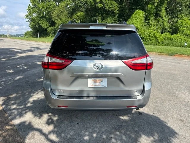 Used 2019 Silver Toyota XLE image 6