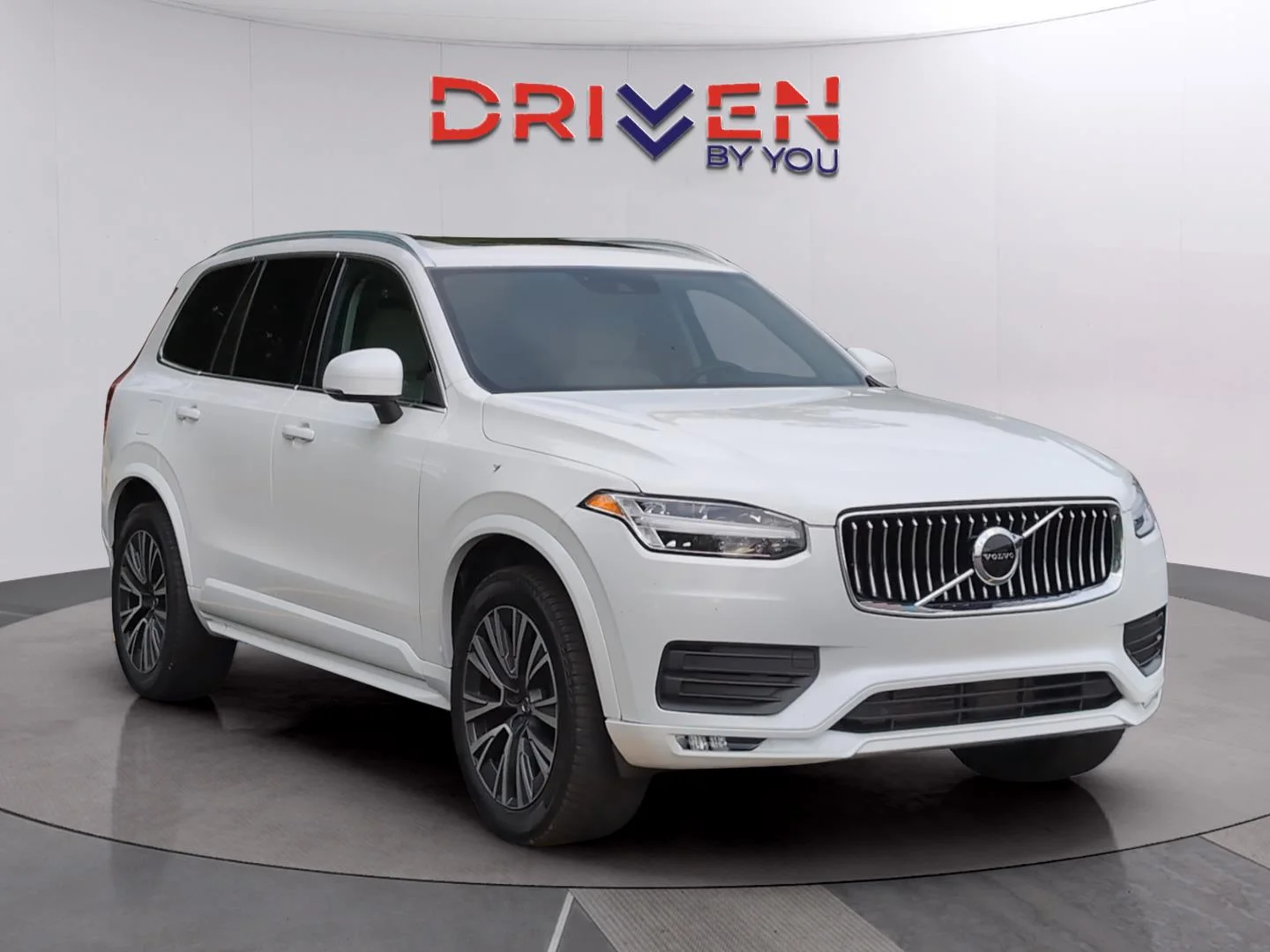 Used 2020 Crystal White Metallic Volvo Momentum image 7