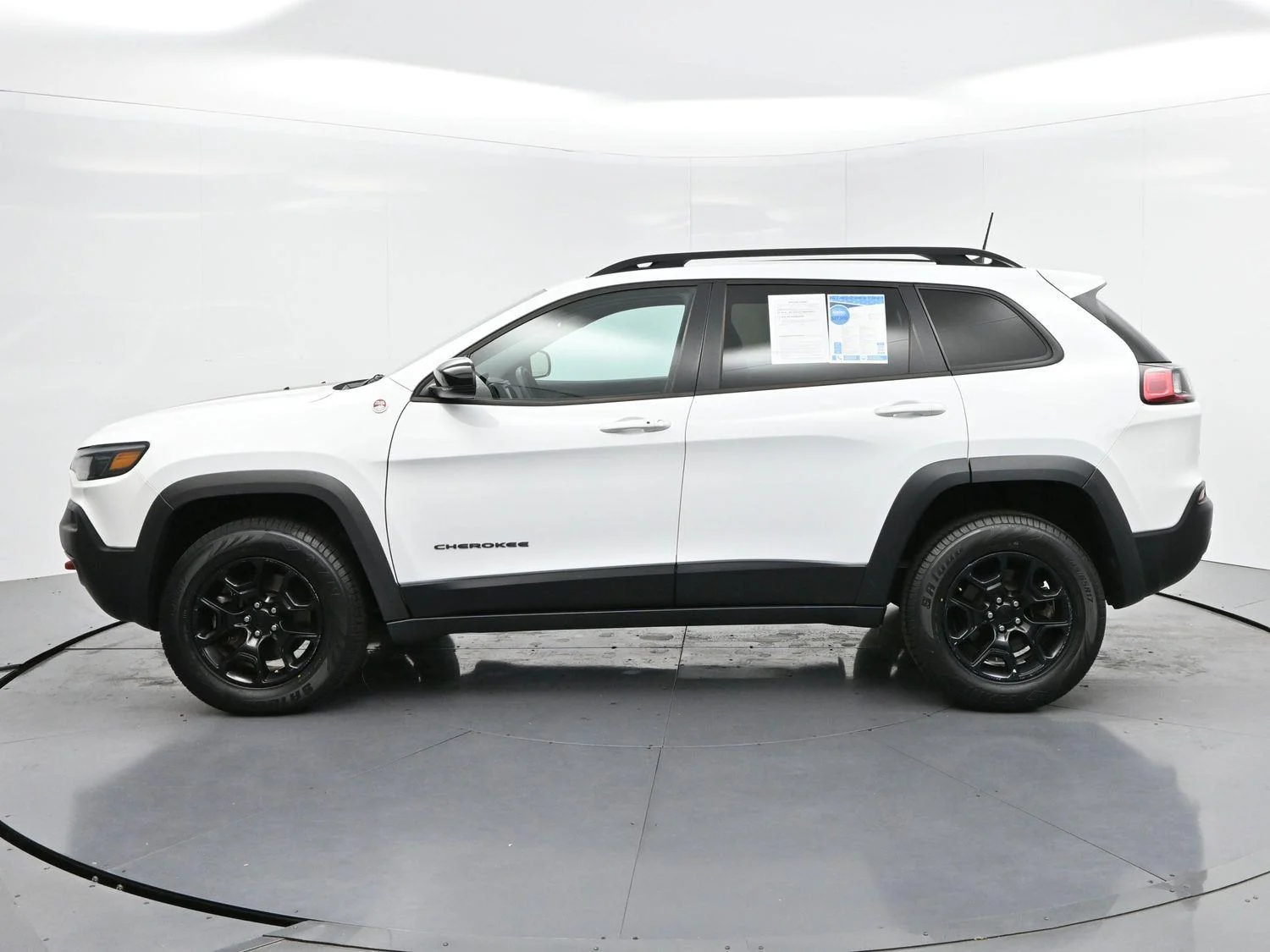 Used 2022 White Jeep Trailhawk image 4