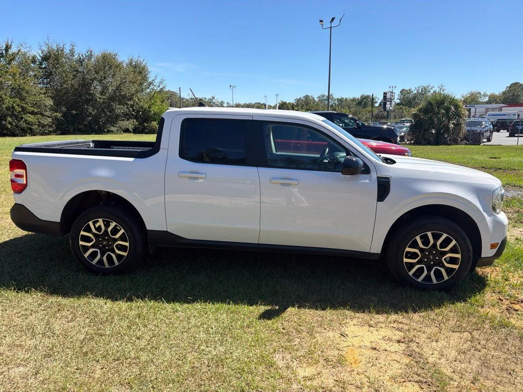 Used 2024 White Ford Lariat image 3