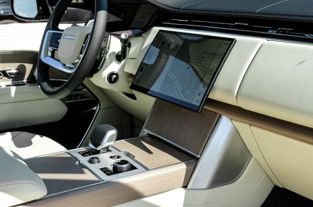 New 2027 Varesine Blue Land Rover SE image 29