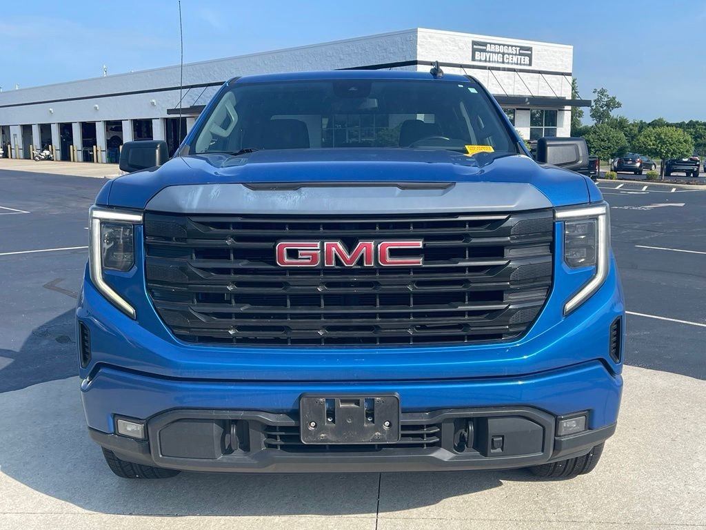 Used 2022 Dynamic Blue Metallic GMC Elevation image 2