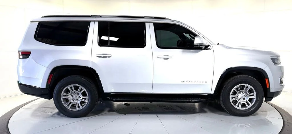 Used 2022 Silver Jeep Series I image 3