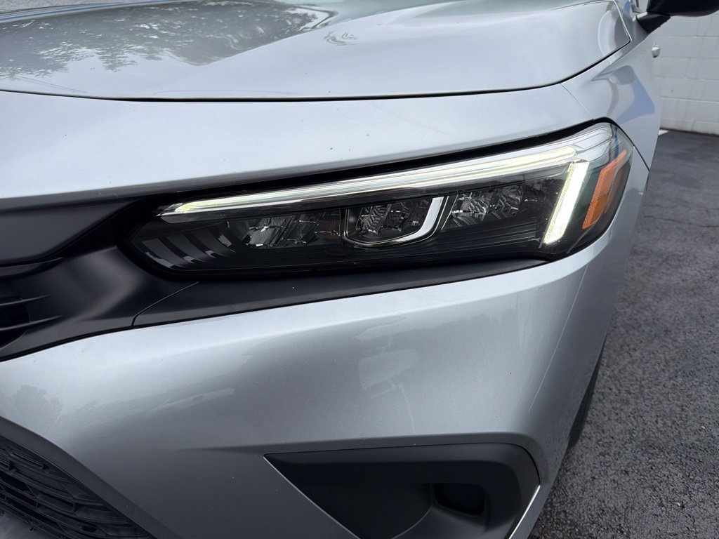 Certified Used 2024 Lunar Silver Metallic Honda LX image 9