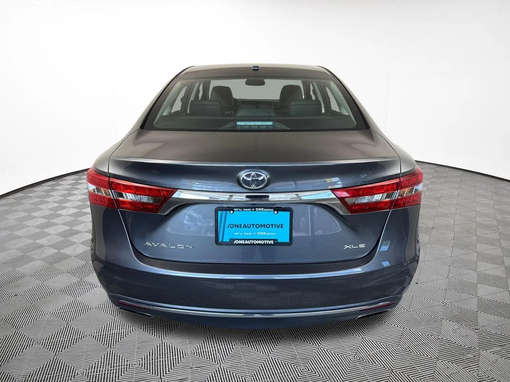 Used 2018 Gray Toyota XLE Premium image 10