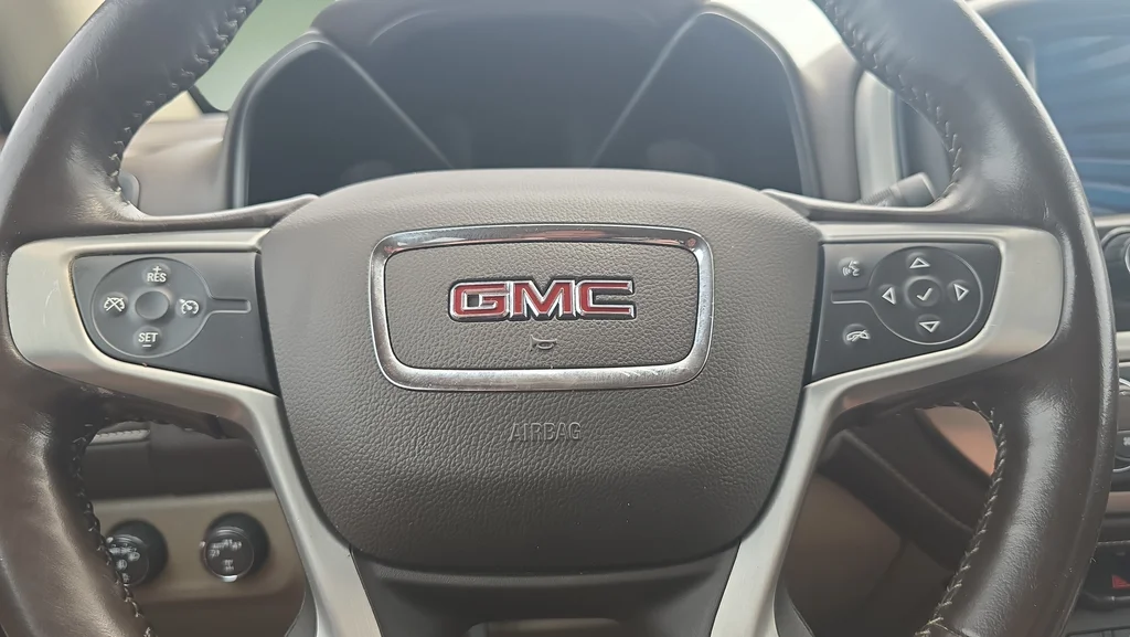 Used 2018 White GMC SLT image 20