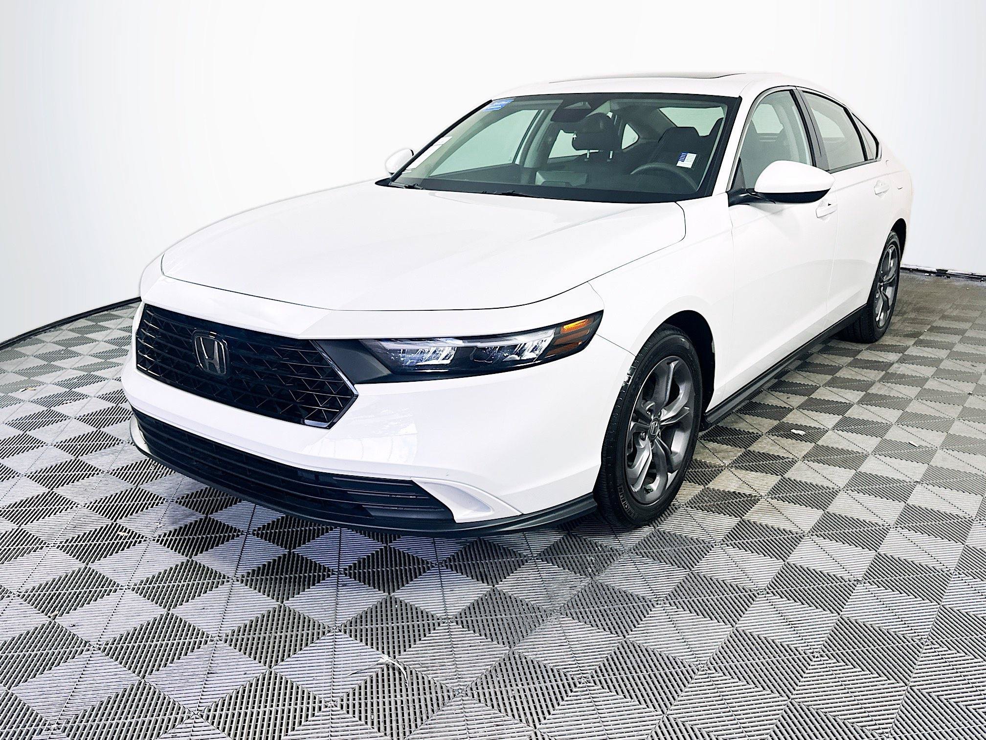 Used 2024 Platinum Honda EX image 3