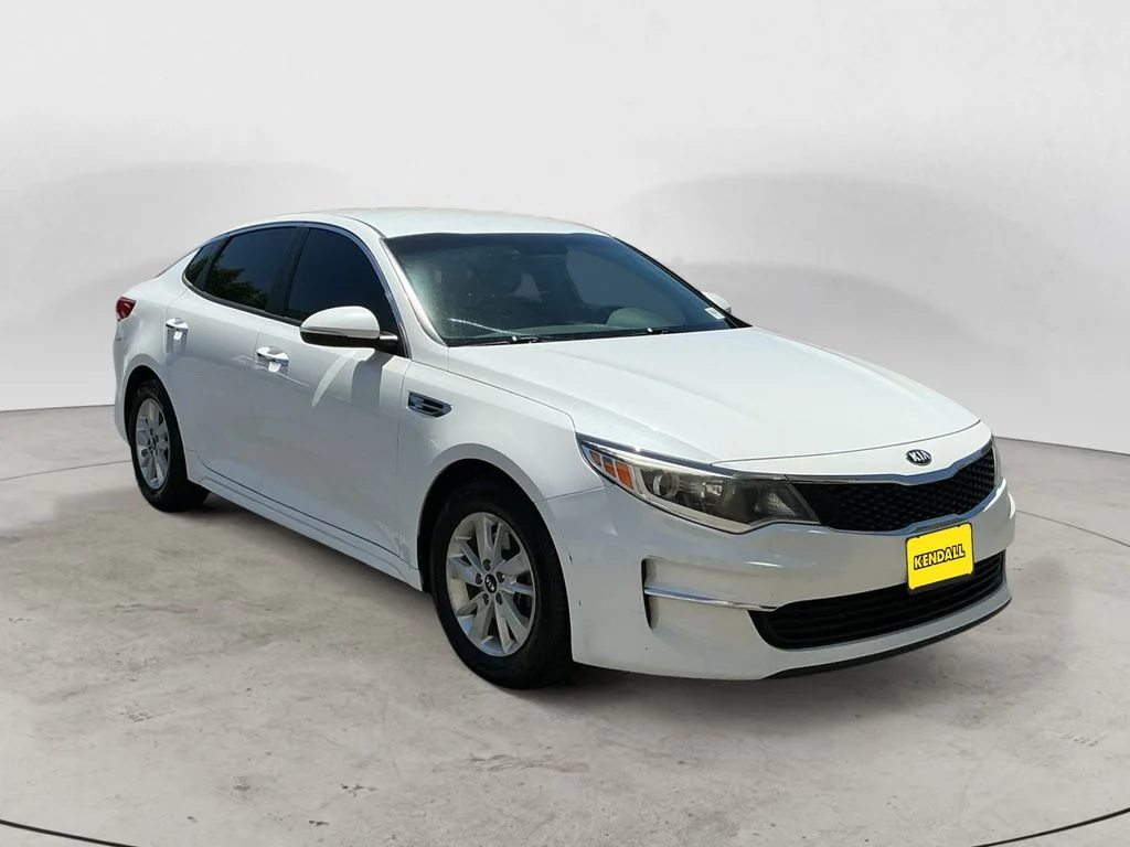 Used 2018 White Kia LX image 5