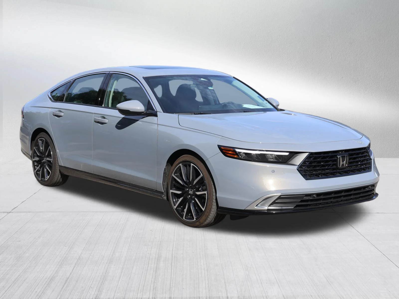 Used 2026 Urban Gray Pearl Honda Touring image 2