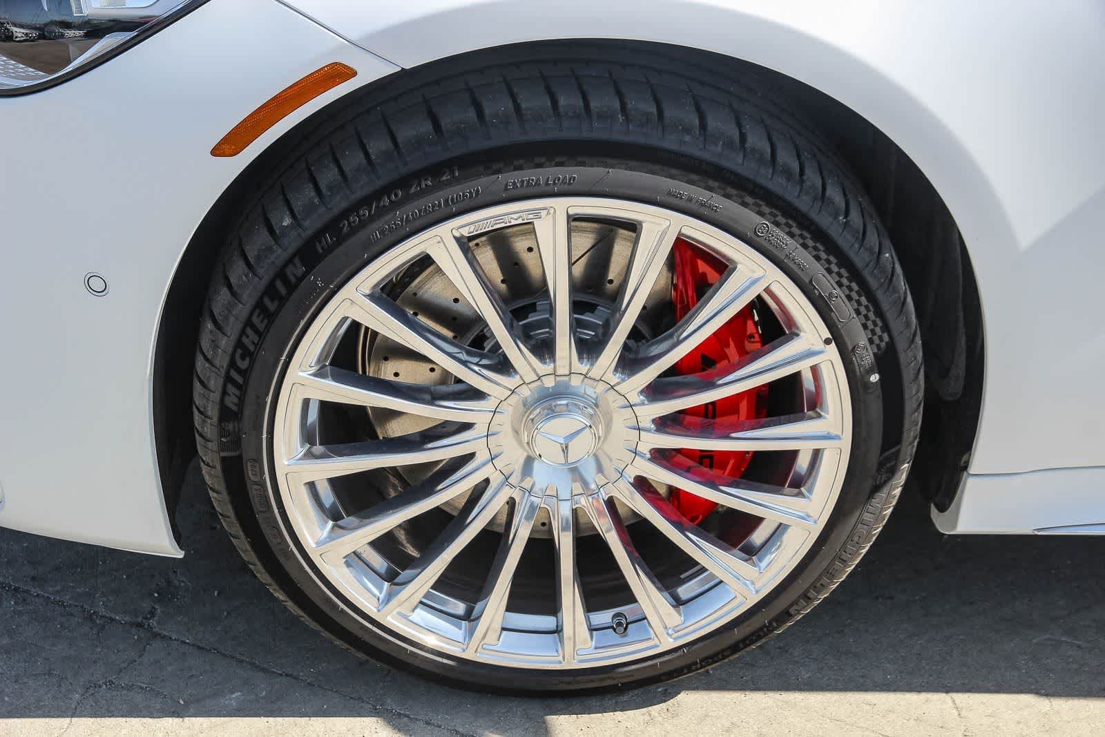 New 2026 MANUFAKTUR Moonlight White Magno Mercedes-Benz AMG® S 63 E image 10