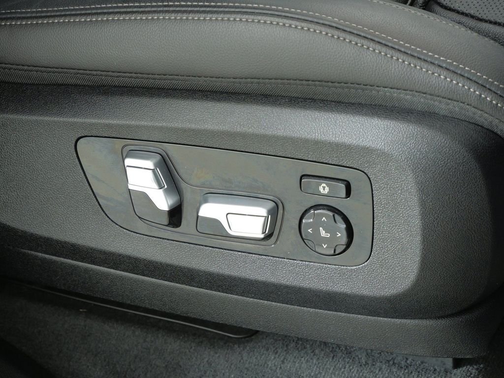 Used 2020 Jet Black BMW xDrive40i image 23