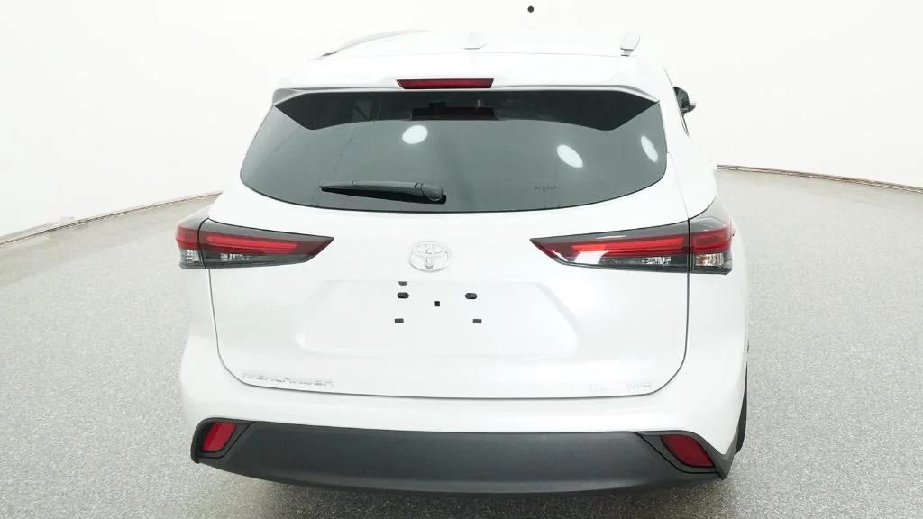 New 2026 Wind Chill Pearl Toyota XLE image 10