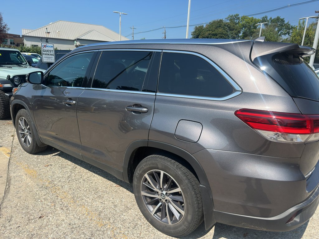 Used 2019 Predawn Gray Mica Toyota XLE image 4