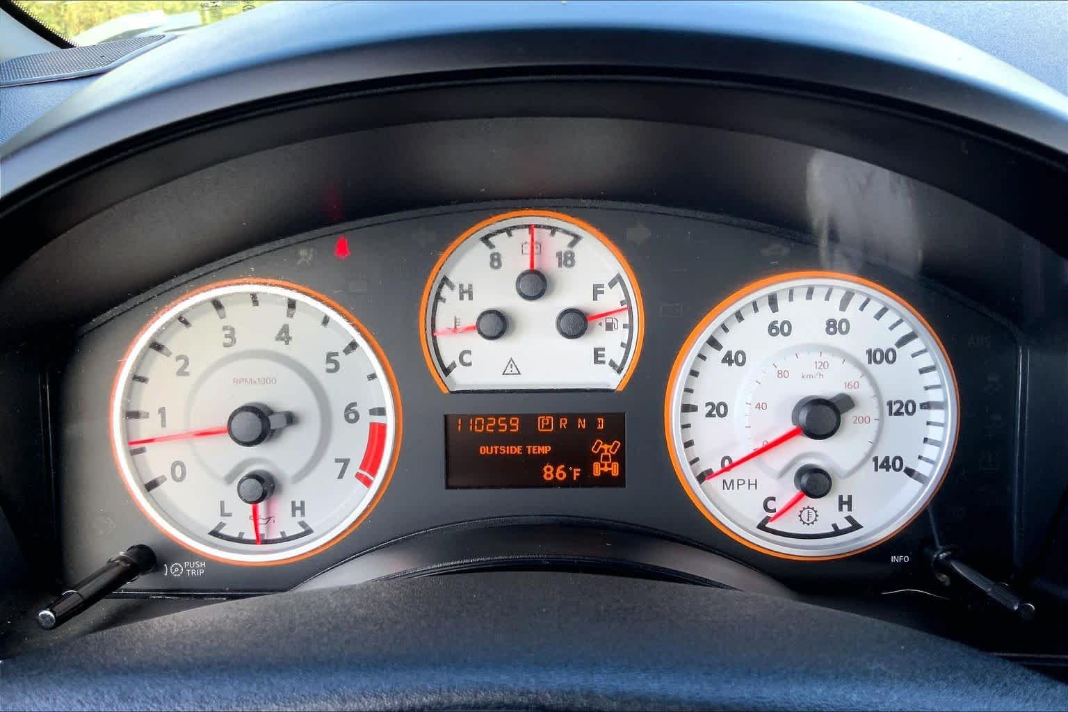 Used 2015 Cayenne Red Nissan PRO-4X image 25