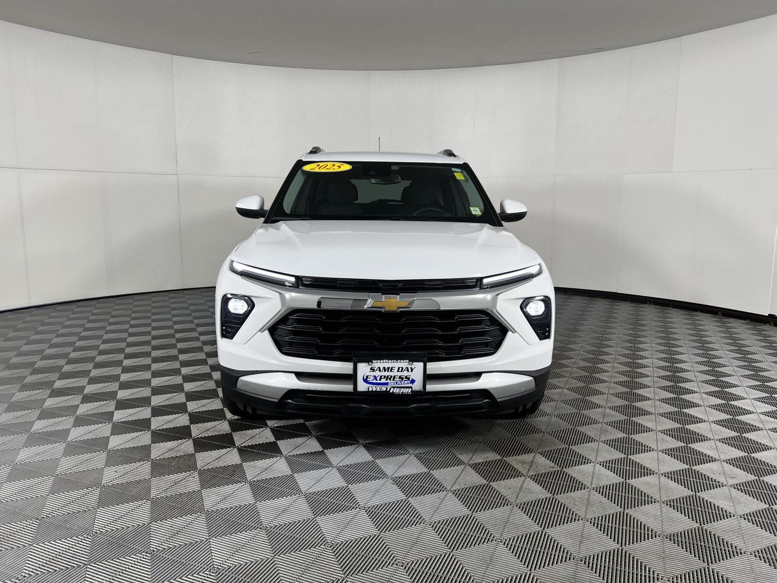 Used 2025 Summit White Chevrolet LT image 40