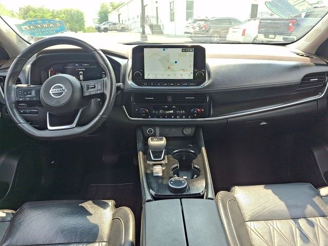 Used 2021 Silver Nissan Platinum image 10