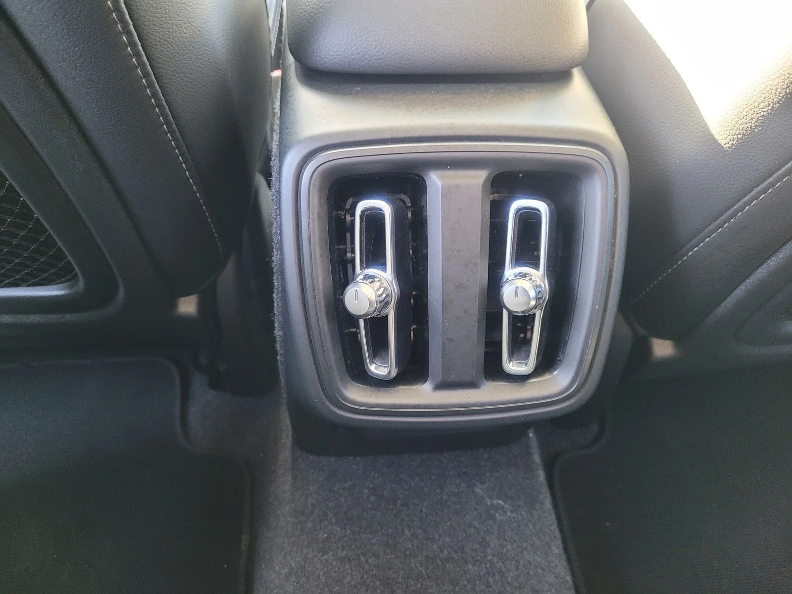 Certified Used 2025 White Volvo B5 Plus Bright Theme image 14