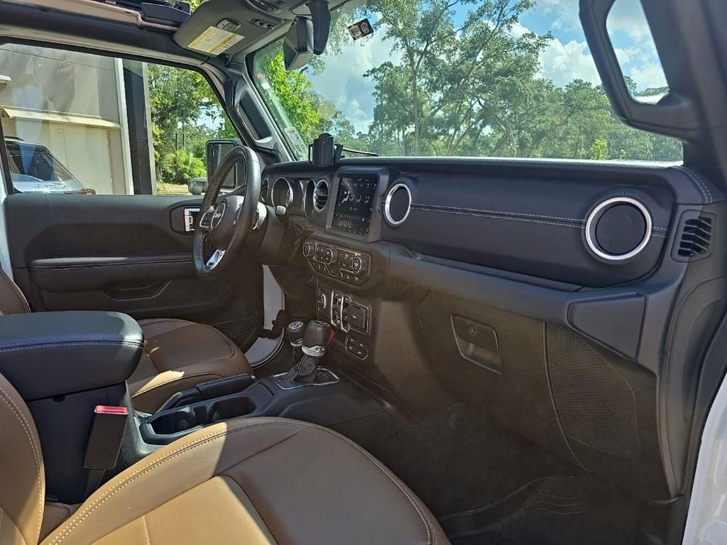 Used 2023 White Jeep Sahara image 34