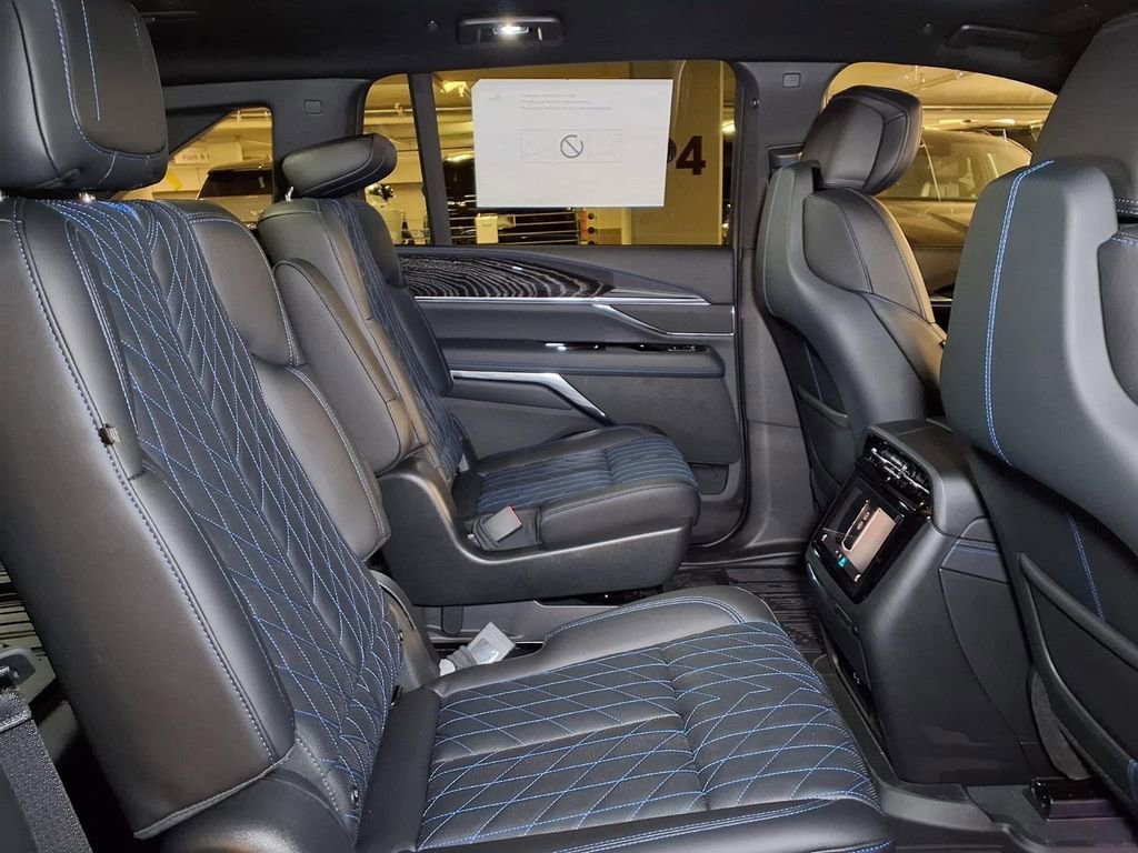 2026 Cadillac Escalade IQ Sport - Photo 7