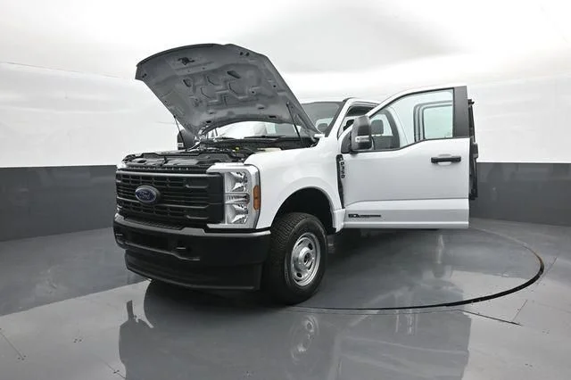 New 2026 Oxford White Ford F-350® XL image 31