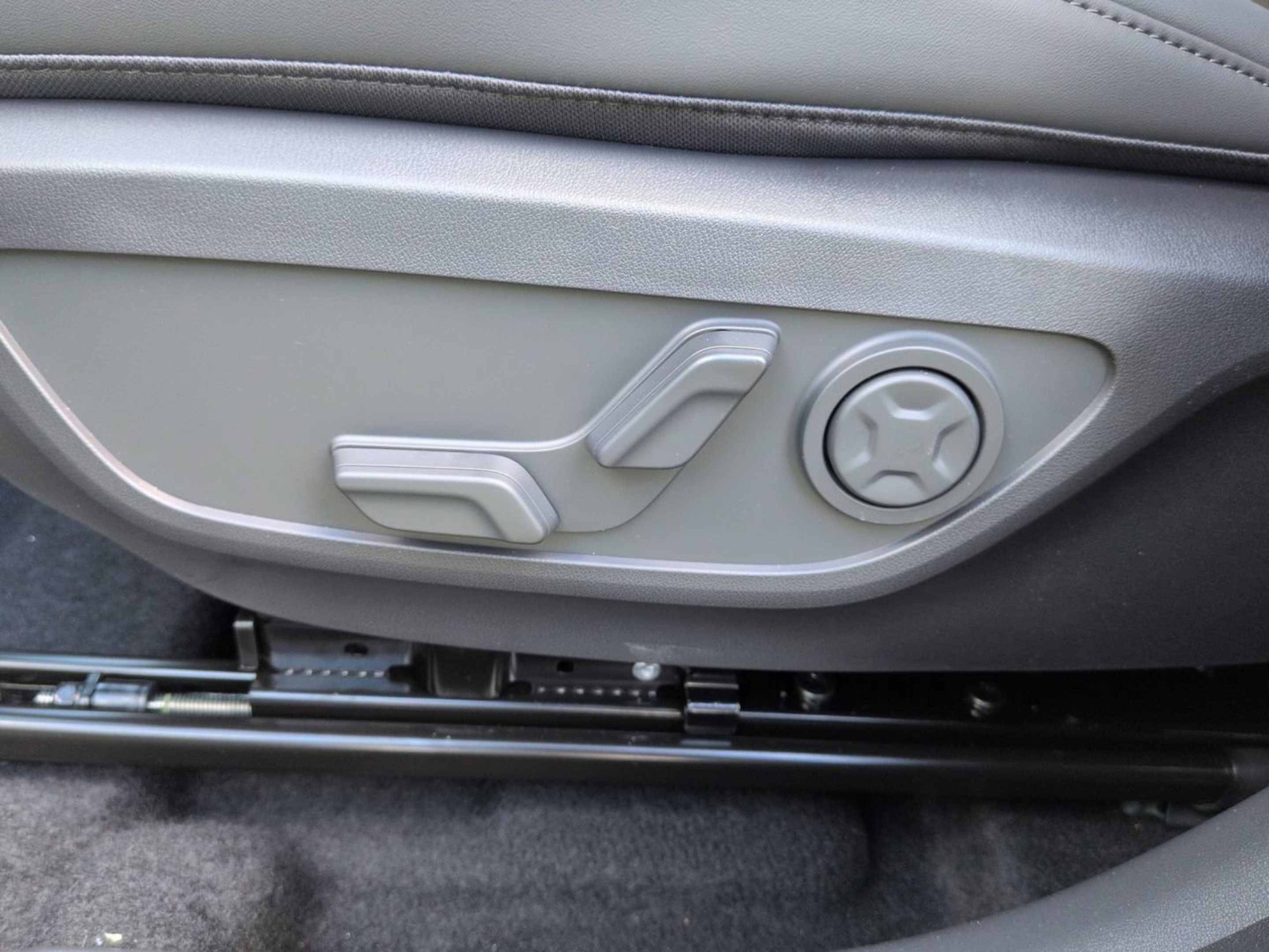 New 2027 Iceberg Green Kia EX image 22
