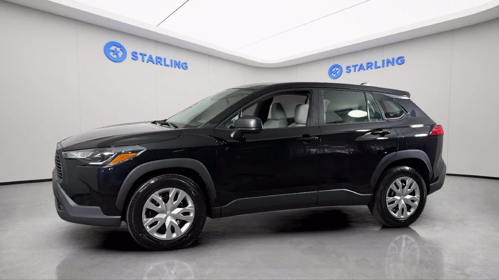 Used 2023 Black Toyota L image 2