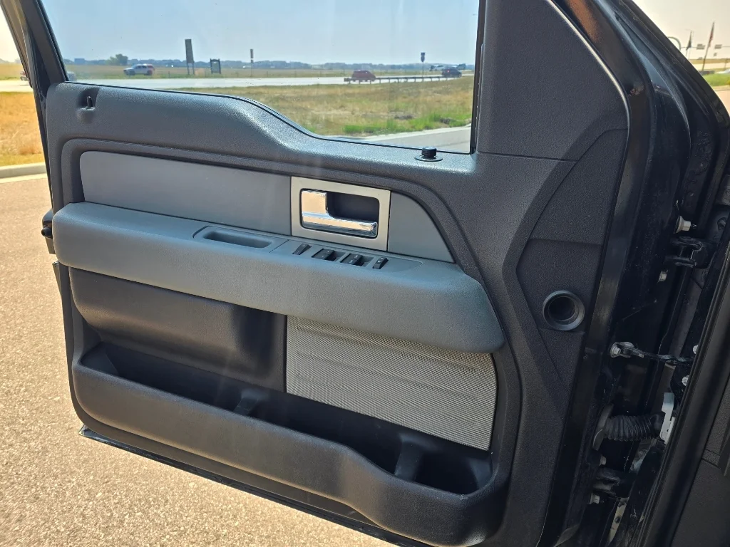 Used 2011 Tuxedo Black Metallic Ford XLT image 18