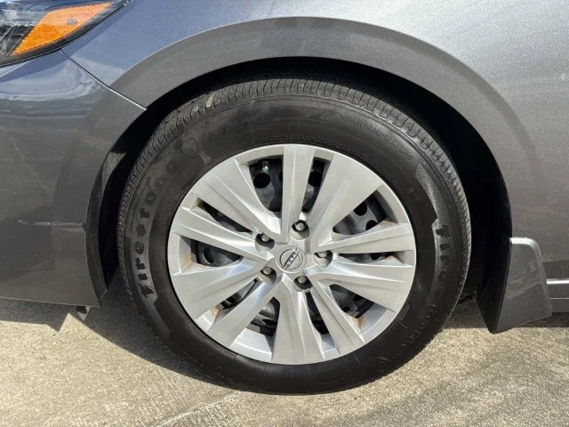 Used 2025 Gray Nissan S image 11