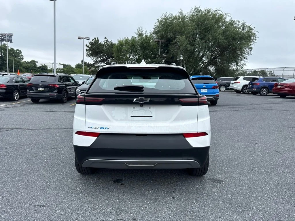 Used 2022 Summit White Chevrolet LT image 24