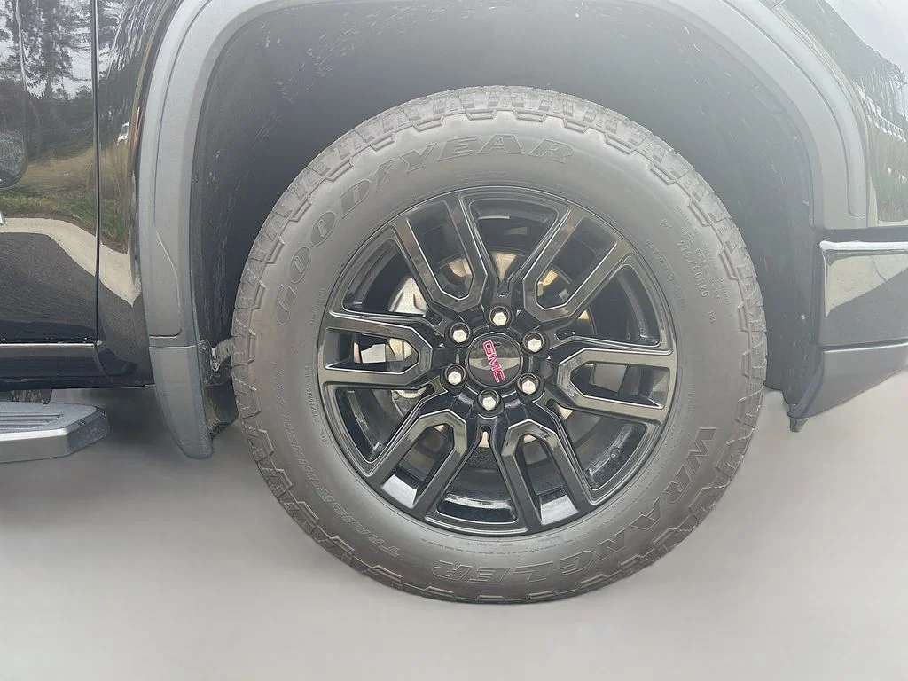 Used 2024 Onyx Black GMC Elevation image 12
