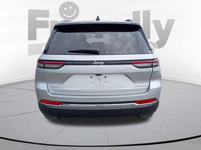 New 2026 Silver Zynith Exterior Paint Jeep Laredo X image 6