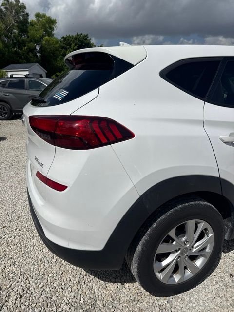 Used 2021 White Hyundai SE image 6