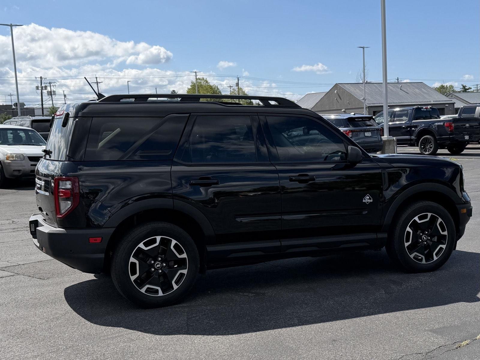 Used 2023 Shadow Black Ford Outer Banks image 5